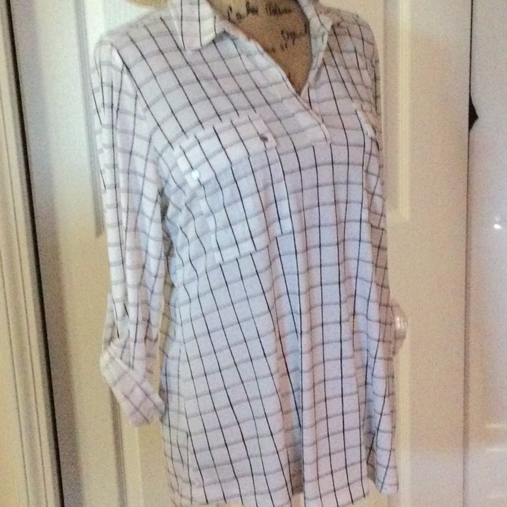 Black and white Jones shirt with roll up sleeves